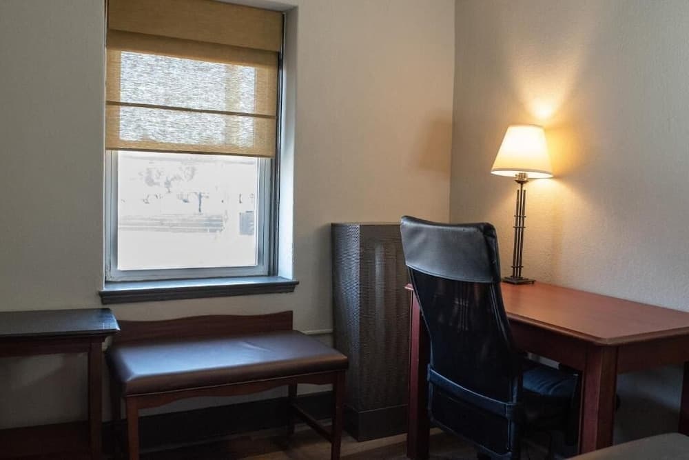 Hotel Chataura gallery photo in Dearborn, MI — image 31