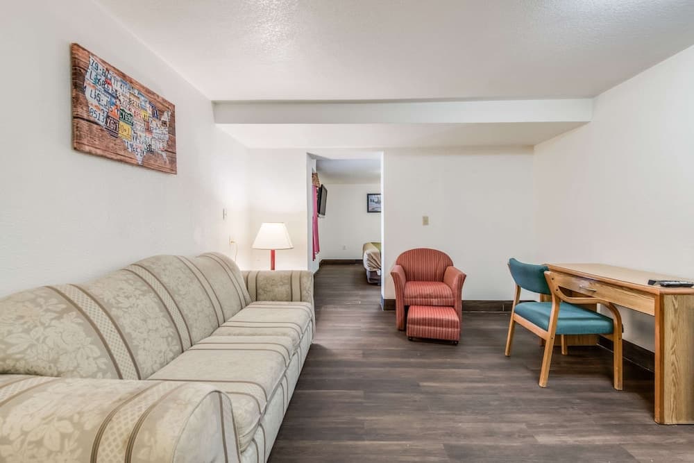 Econo Lodge Truman Inn property views in Sedalia, MO — gallery photo 3