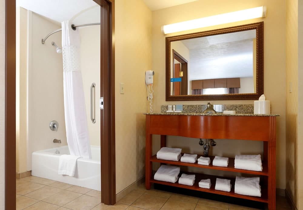 Hampton Inn Waterloo Cedar Valley gallery photo in Waterloo, IA — image 76