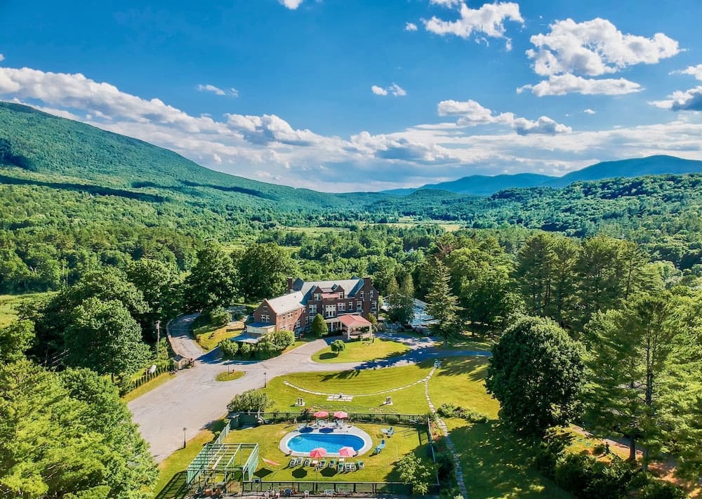 Wilburton Inn featured exterior or lobby in Manchester — similar hotel
