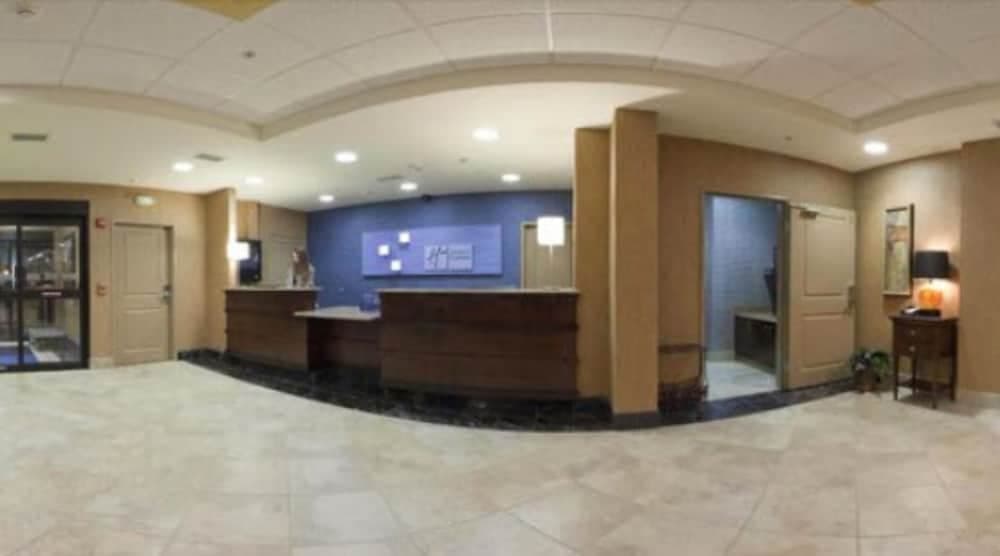 Holiday Inn Express Hotel & Suites Grand Island by IHG interior in Grand Island, NE — gallery photo 2