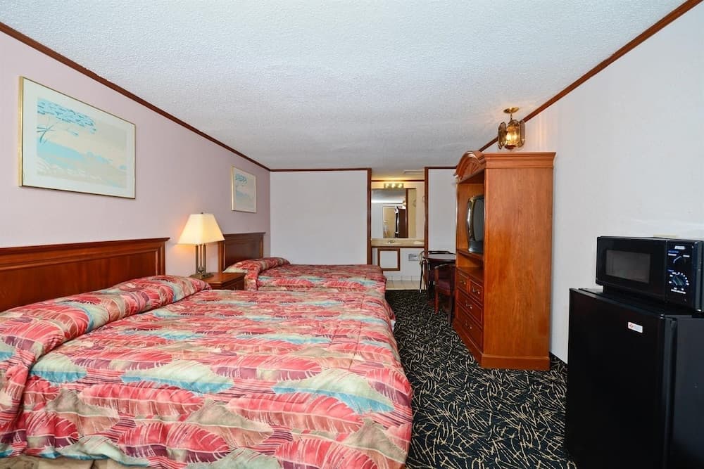 Americas Best Value Inn & Suites Warren Detroit gallery photo in Warren, MI — image 11