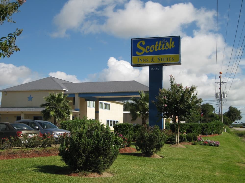 Scottish Inn and Suites — hotel in Angleton, Texas