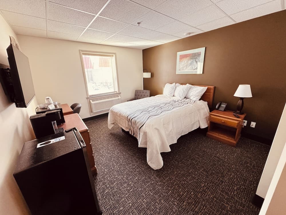 Red Rock Hotel & Suites interior in Hibbing, MN — gallery photo 2