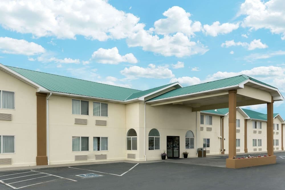 Super 8 by Wyndham Green River featured exterior or lobby in Green River, UT — similar hotel