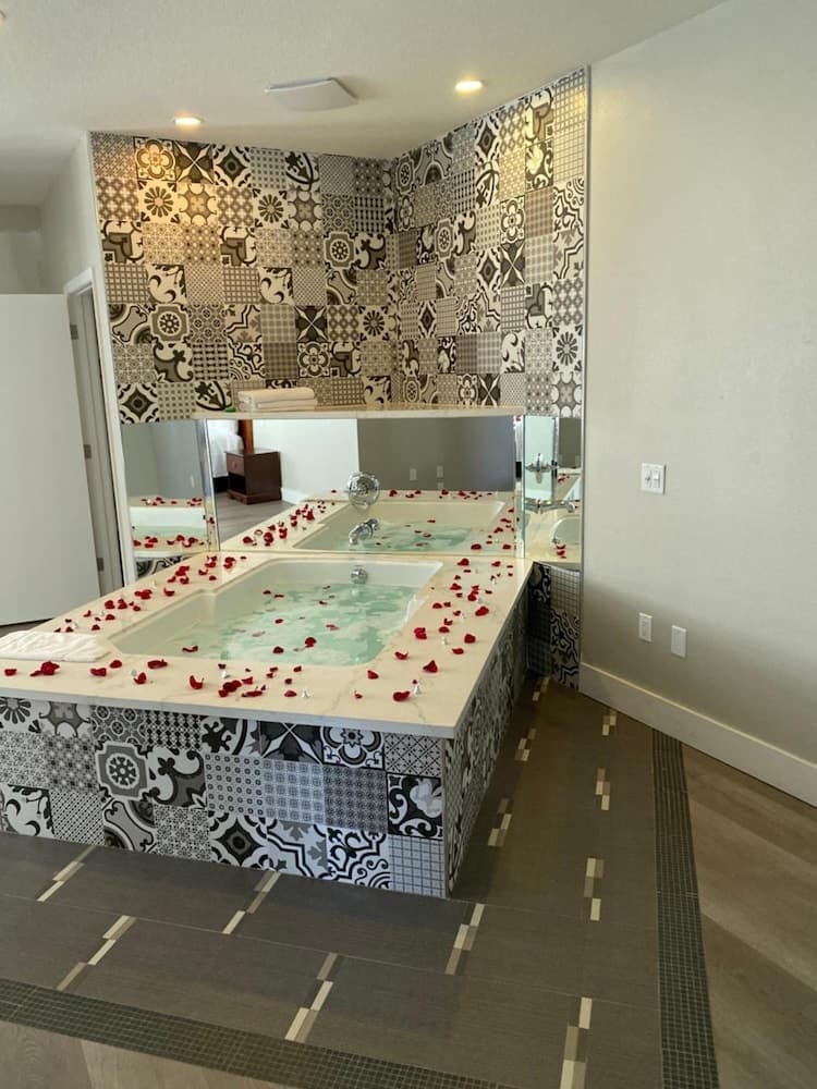 Mid City Inn and Suites featured exterior or lobby in Pico Rivera, CA — similar hotel