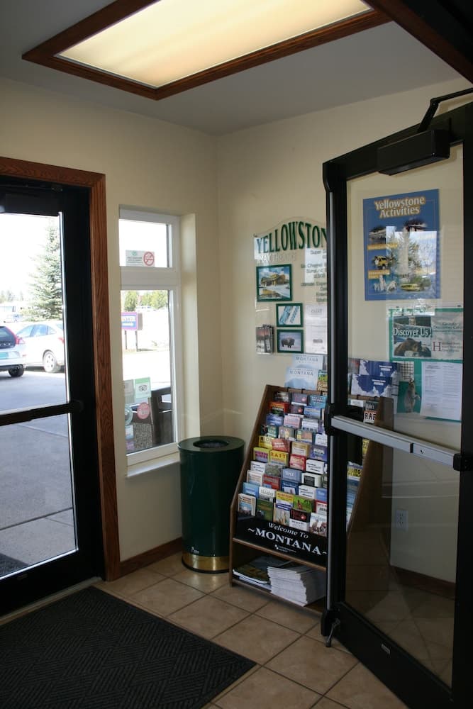 Yellowstone Lodge interior in West Yellowstone, MT — gallery photo 2