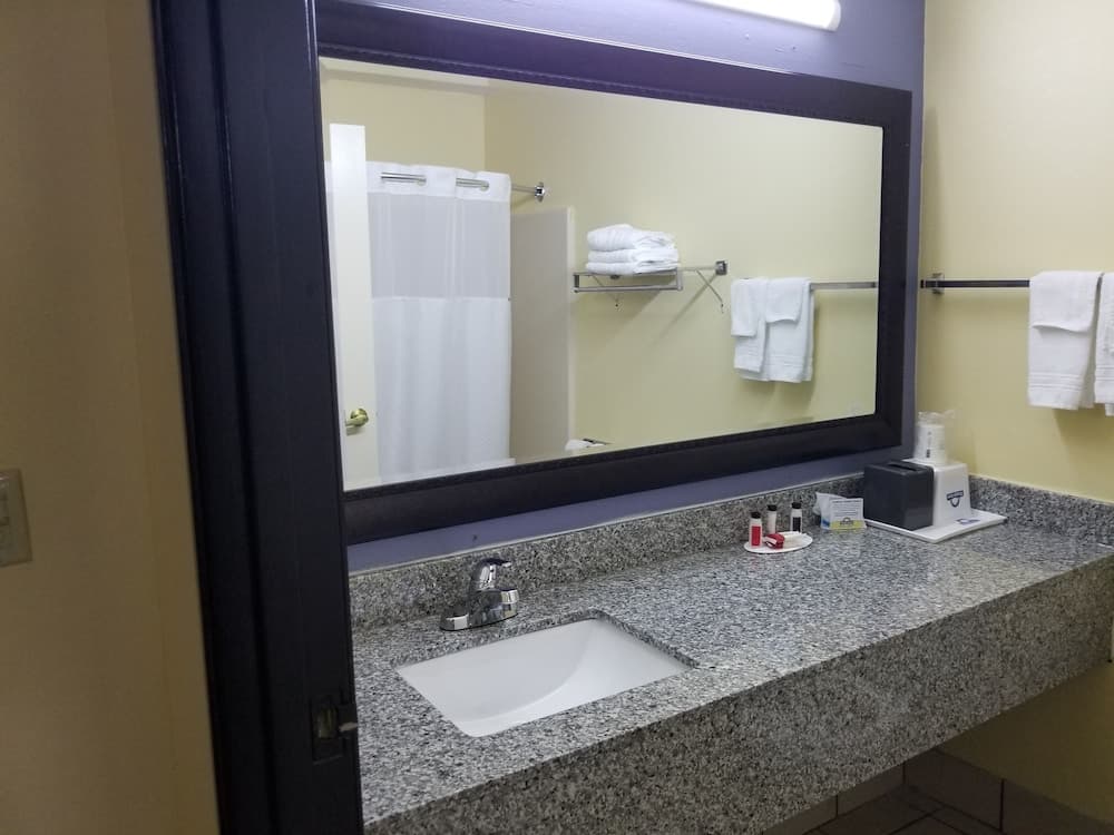 Days Inn by Wyndham Greenville South/Mauldin property views in Mauldin, SC — gallery photo 3