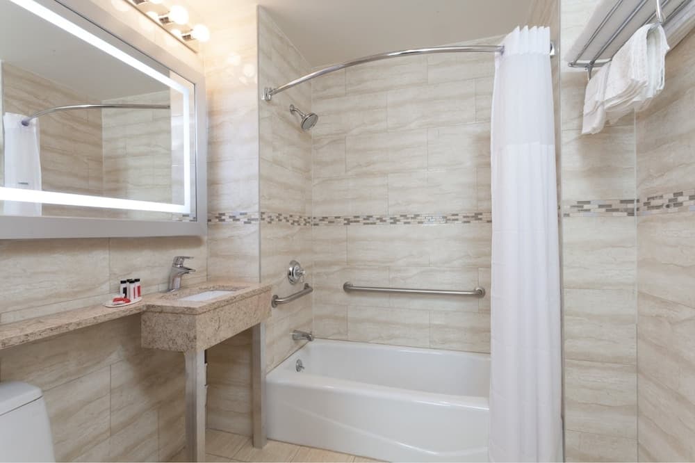 Days Inn by Wyndham Brooklyn Crown Heights interior in Brooklyn, NY — gallery photo 2