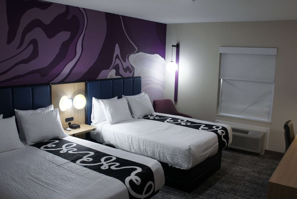 La Quinta Inn & Suites by Wyndham Memphis East property views in Memphis, TN — gallery photo 3