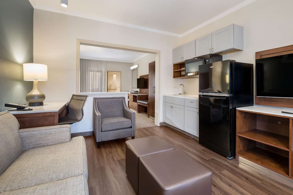 MainStay Suites John Wayne Airport by Choice Hotels gallery photo in Santa Ana, CA — image 36