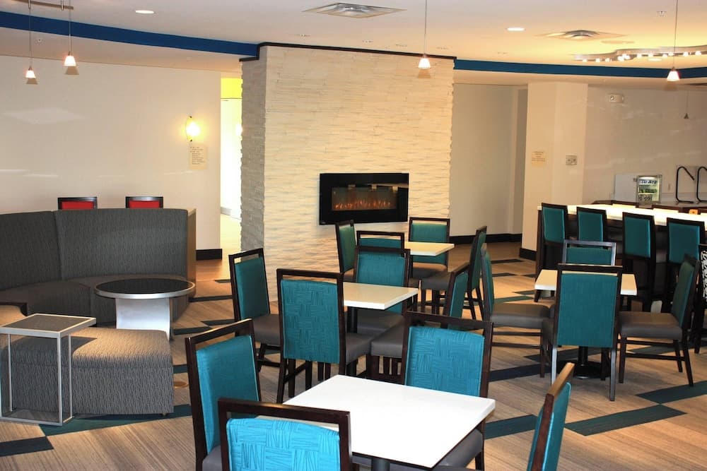 Springhill Suites by Marriott Oklahoma City Airport property views in Oklahoma City, OK — gallery photo 3