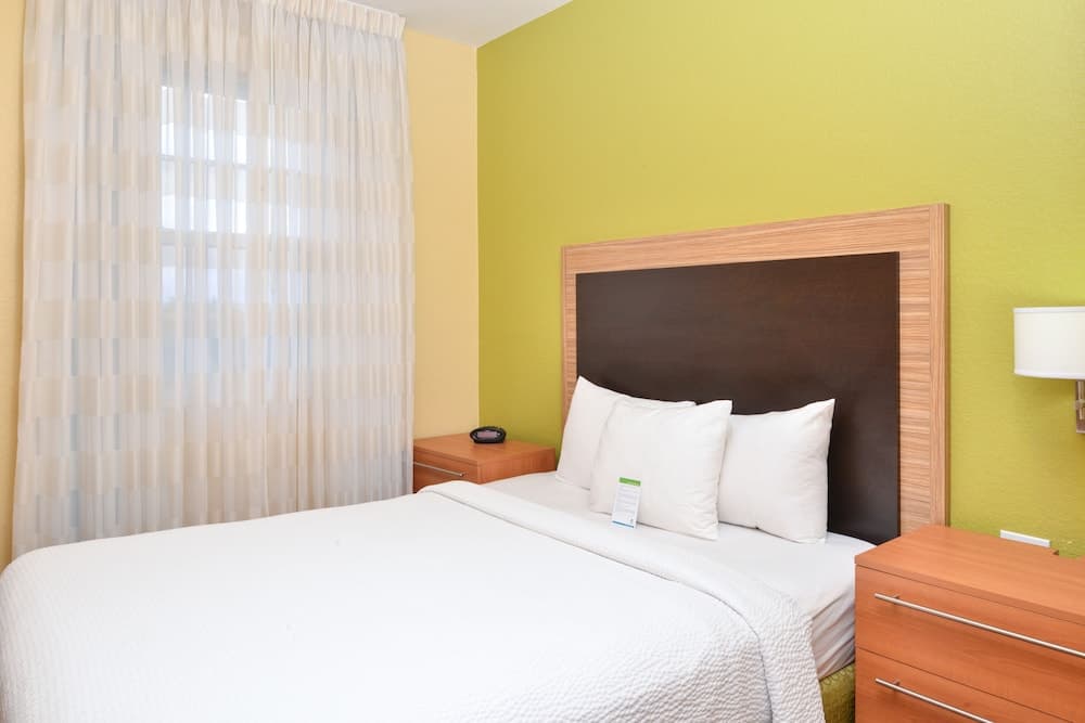 Candlewood Suites Miami Doral by IHG property views in Miami, FL — gallery photo 3