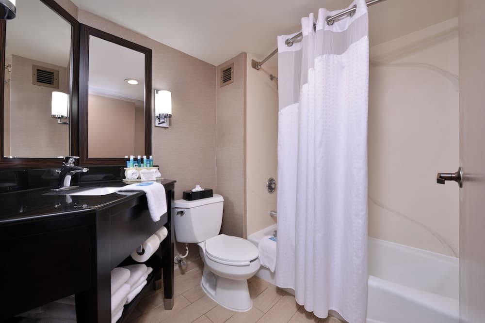 Holiday Inn Express Burlington by IHG gallery photo in Burlington, NC — image 59