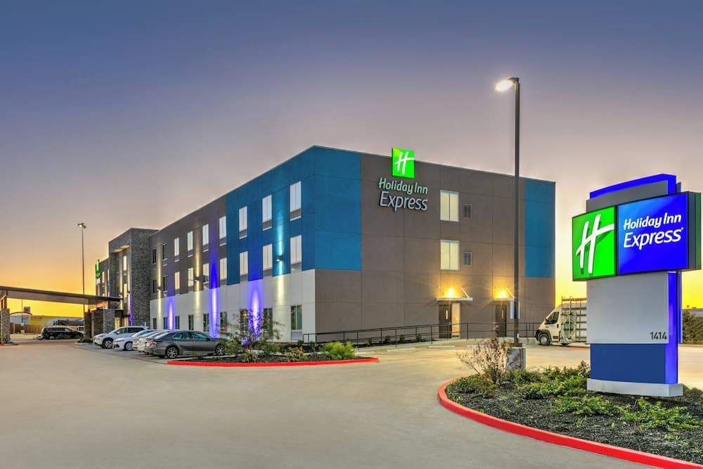 Holiday Inn Express San Antonio East I 10 by IHG featured exterior or lobby in San Antonio, TX — similar hotel
