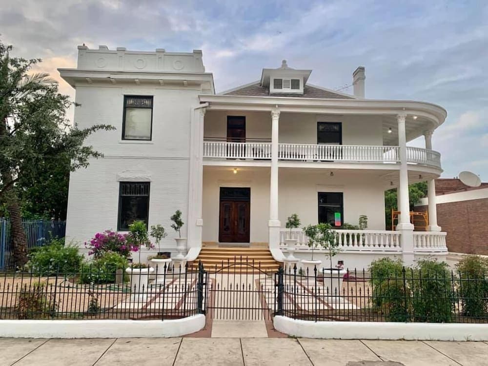 Laredo Mansion — hotel in Laredo, Texas