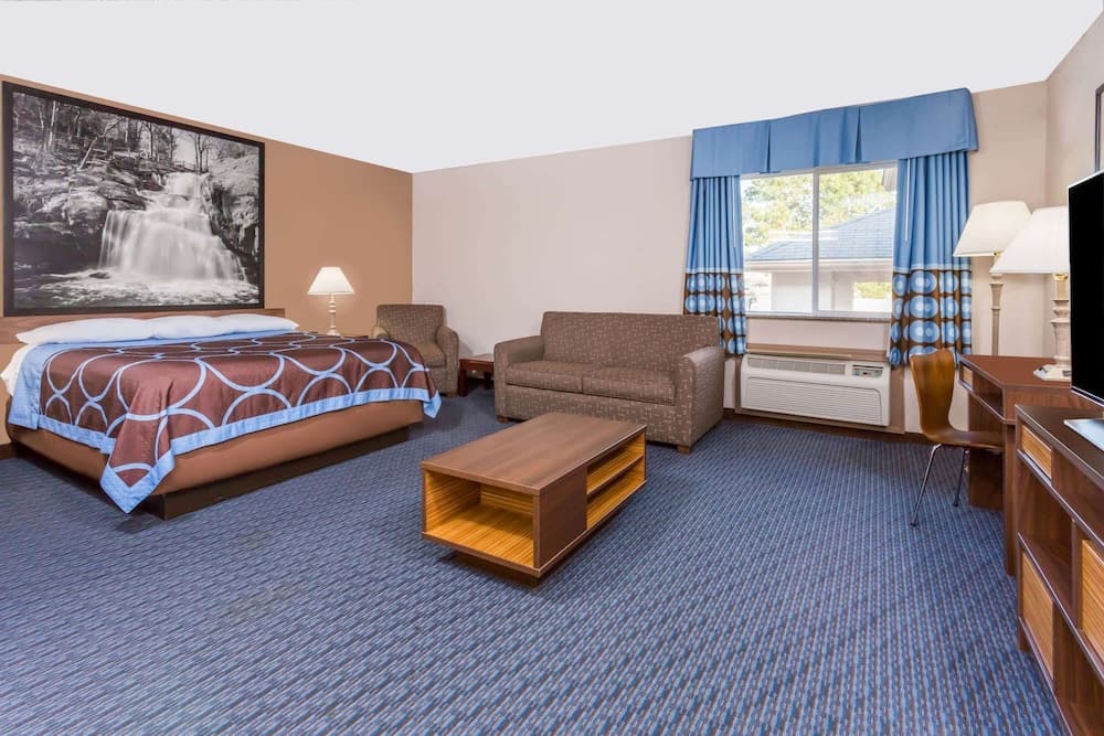 Super 8 by Wyndham El Dorado interior in El Dorado, AR — gallery photo 2