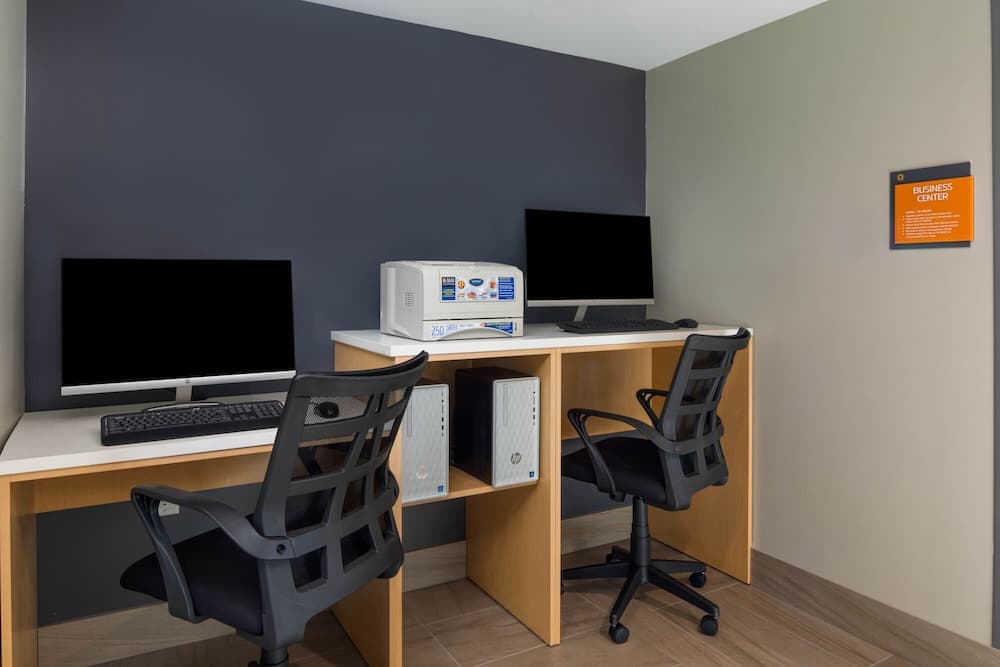 La Quinta Inn & Suites by Wyndham Perry gallery photo in Perry, GA — image 22