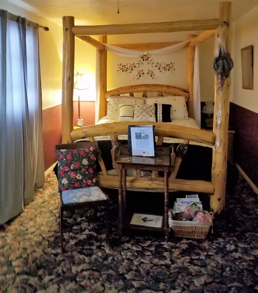 Dawson House Lodge property views in Chemult, OR — gallery photo 3