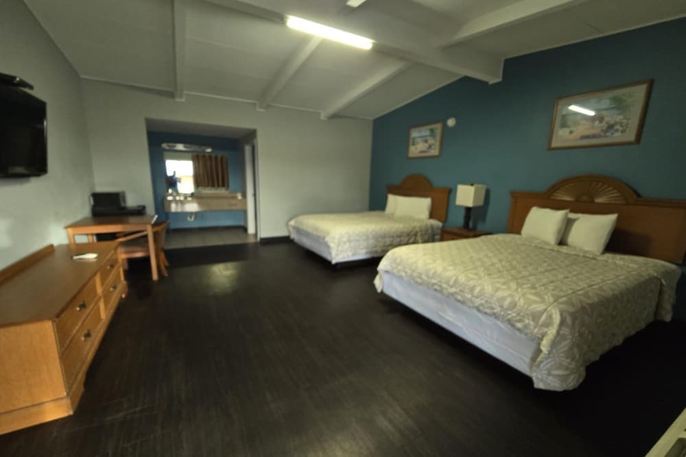 Luxury Inn & Suites and RV Park interior in Nacogdoches, TX — gallery photo 2