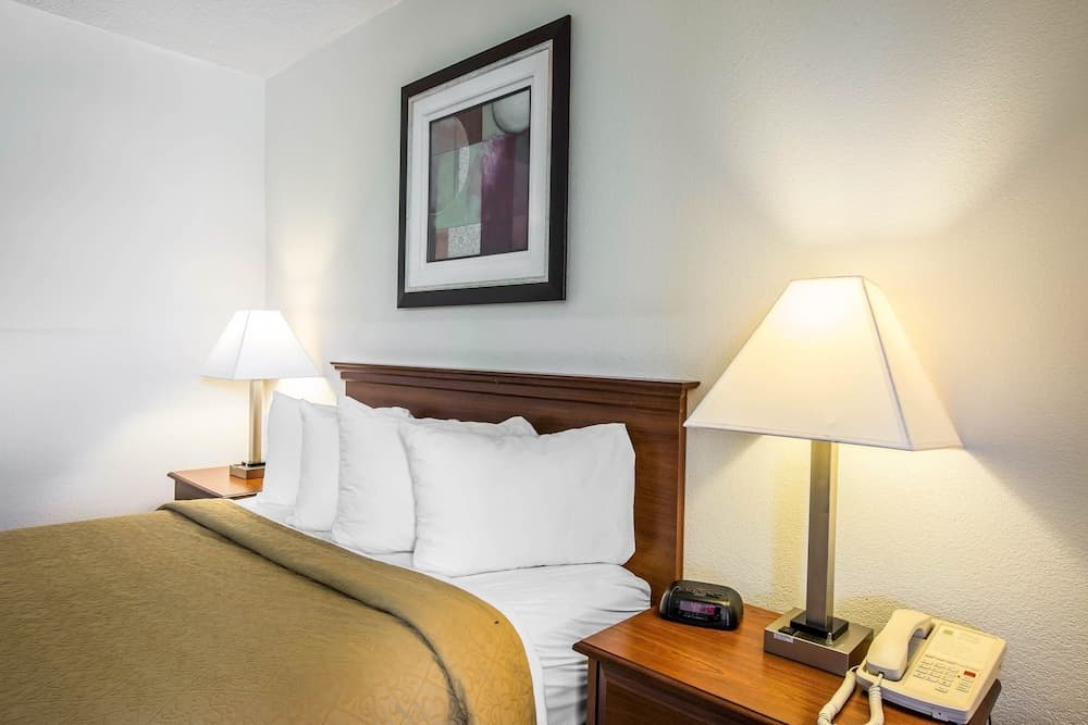 Quality Inn Madison interior in Madison, GA — gallery photo 2