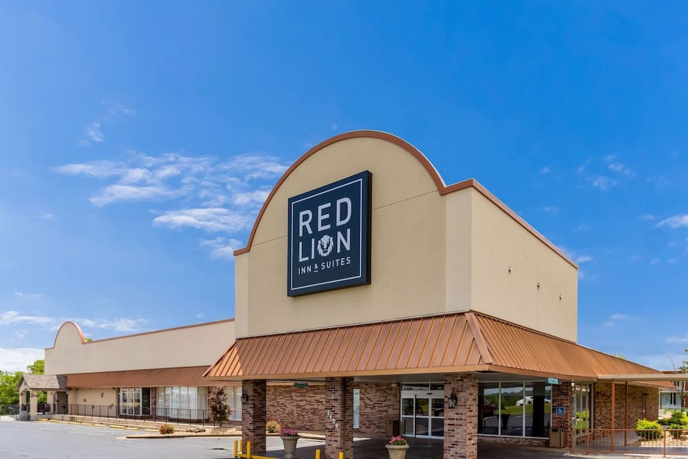 Red Lion Inn & Suites Branson featured exterior or lobby in Branson, MO — similar hotel