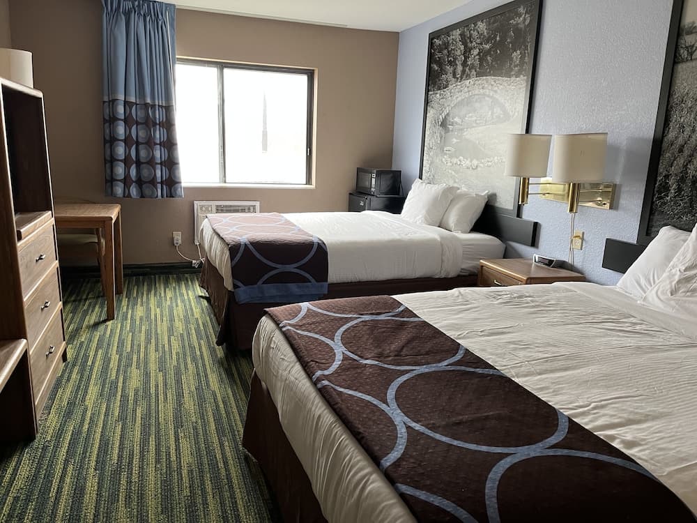 Boarders Inn & Suites by Cobblestone Hotels - Waterloo/Cedar Falls gallery photo in Waterloo, IA — image 5
