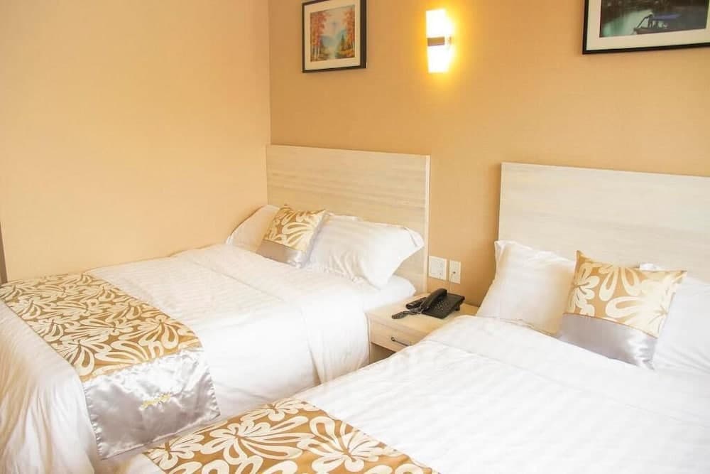 Phoenix Hotel property views in Brooklyn, NY — gallery photo 3