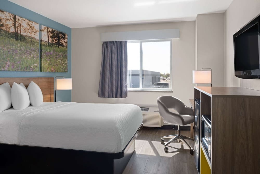 Days Inn by Wyndham Neenah featured exterior or lobby in Neenah, WI — similar hotel