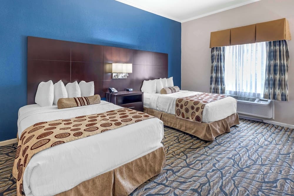 Best Western Spring Hill Inn & Suites interior in Spring Hill, TN — gallery photo 2