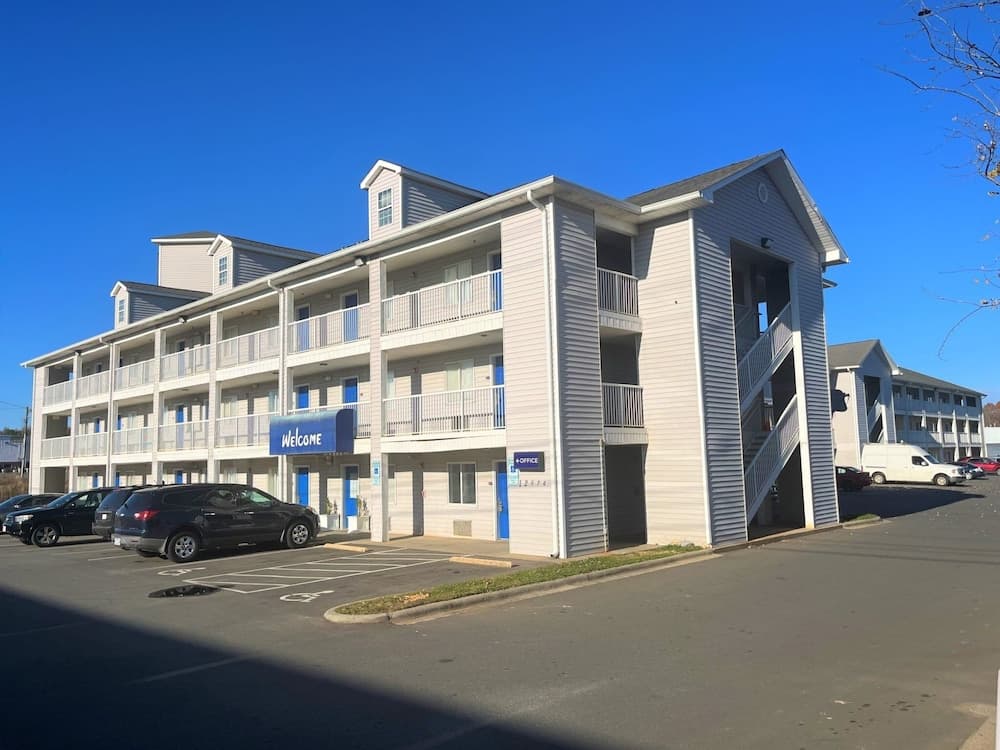 Intown Suites Extended Stay Matthews Nc - Indian Trail — hotel in Matthews, North Carolina