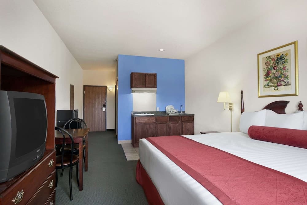 Days Inn & Suites by Wyndham Romeoville interior in Romeoville, IL — gallery photo 2