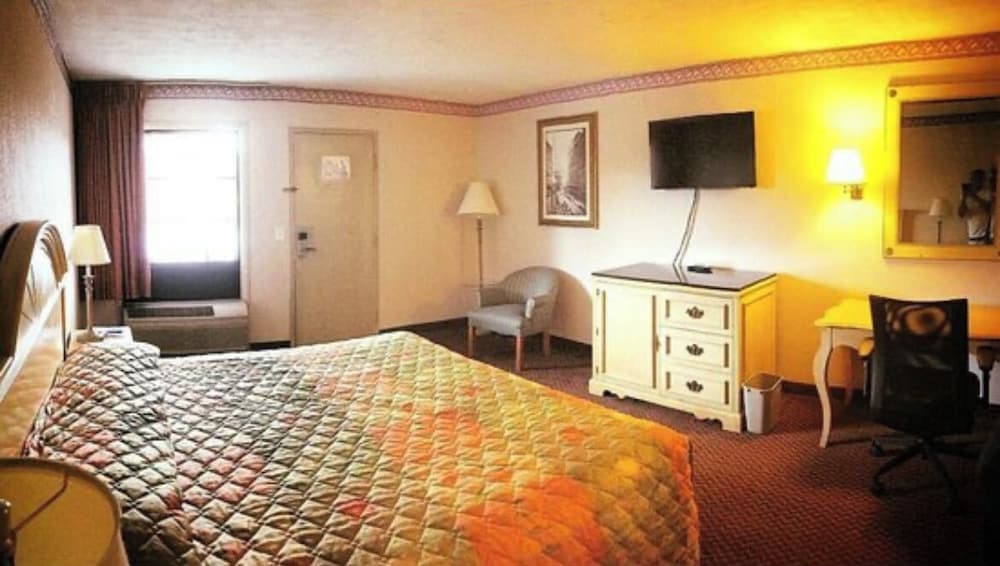 Budget Inn New Cumberland-Harrisburg-Hershey-York property views in New Cumberland, PA — gallery photo 3