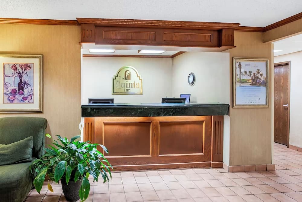 Norwood Inn and Suites Detroit interior in Southgate, MI — gallery photo 2