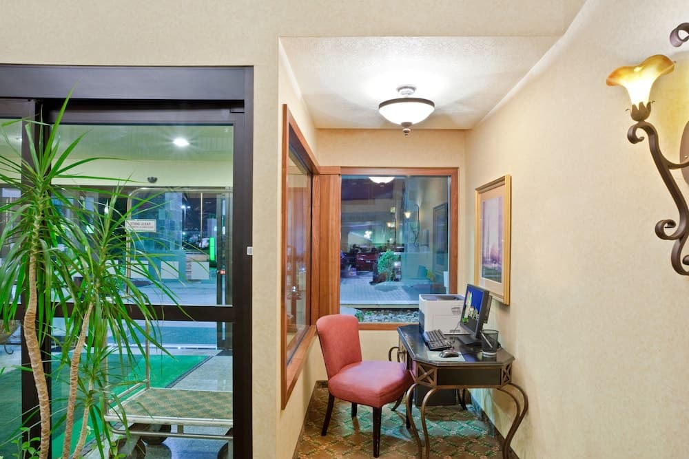 Ramada by Wyndham Kent Seattle Area gallery photo in Kent, WA — image 29