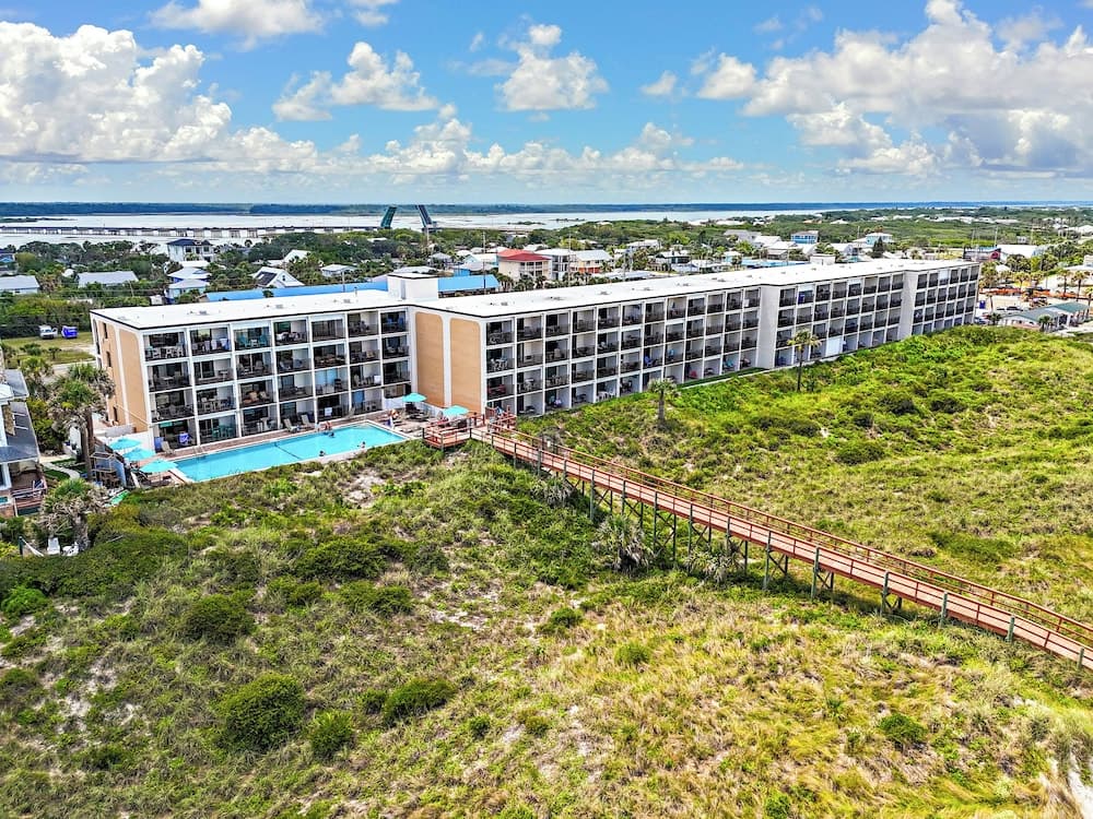 Beacher's Lodge Oceanfront Suites interior in St. Augustine, FL — gallery photo 2