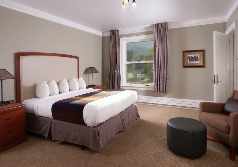 Mammoth Hot Springs & Cabins - Inside the Park property views in Yellowstone National Park, WY — gallery photo 3