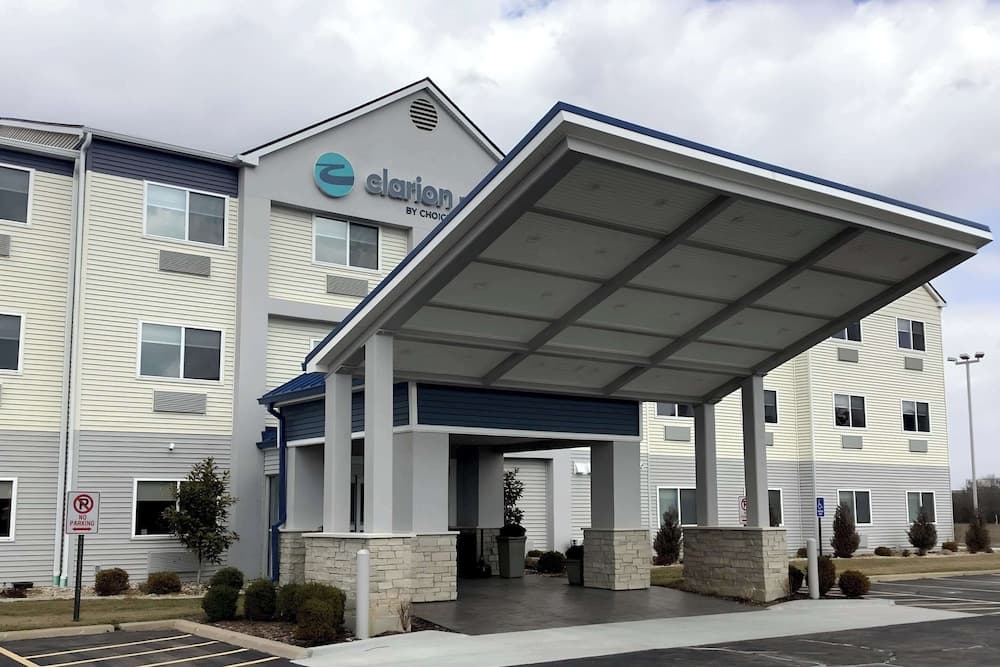 Clarion Pointe Mattoon near University — hotel in Mattoon, Illinois