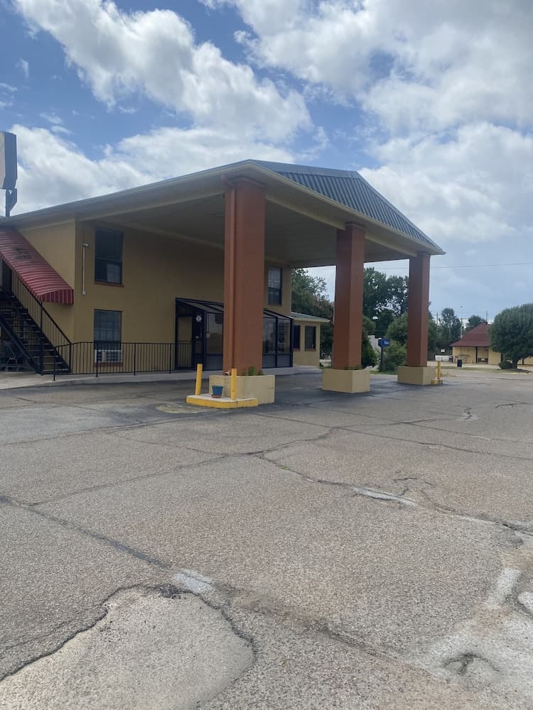 Diamond Inn featured exterior or lobby in Forrest City, AR — similar hotel