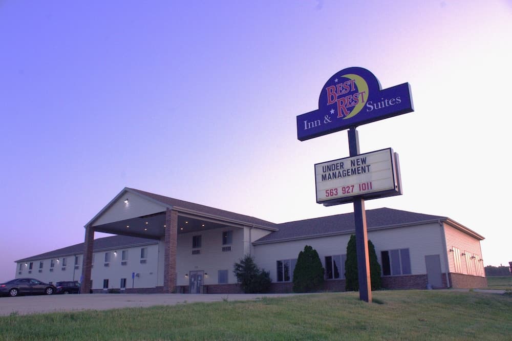 Best Rest Inn  & Suites — hotel in Manchester, Iowa