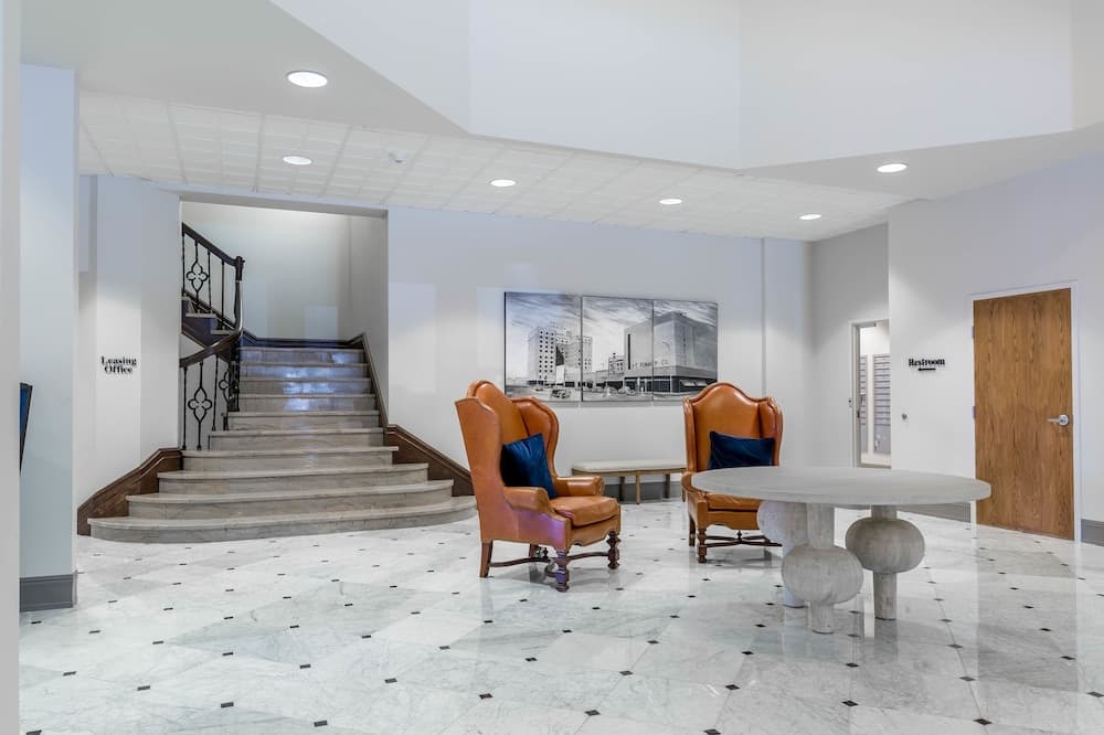 Pioneer Pocket Hotel interior in Lubbock, TX — gallery photo 2