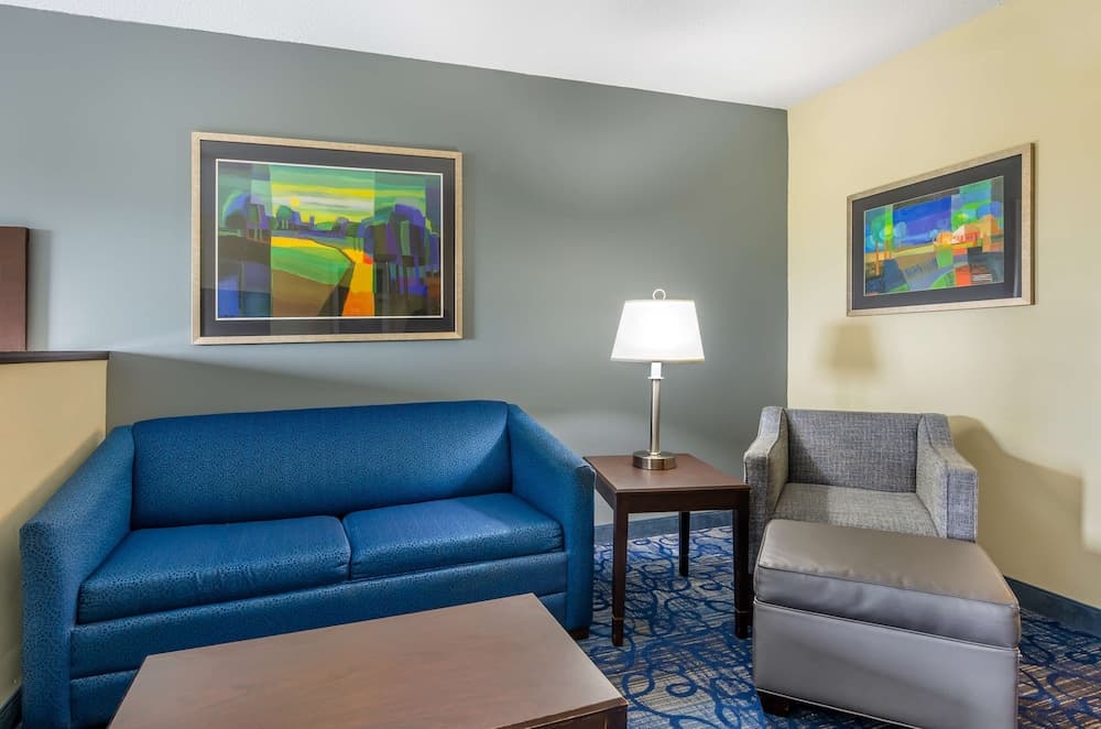 Best Western Plus Waynesboro Inn & Suites Conference Center property views in Waynesboro, VA — gallery photo 3