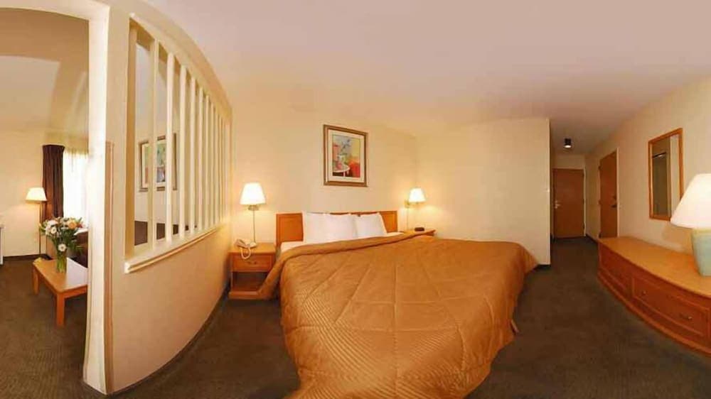 Comfort Inn Ebensburg property views in Ebensburg, PA — gallery photo 3