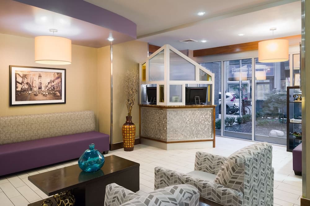 Hampton Inn Madison Square Garden Area Hotel interior in New York, NY — gallery photo 2