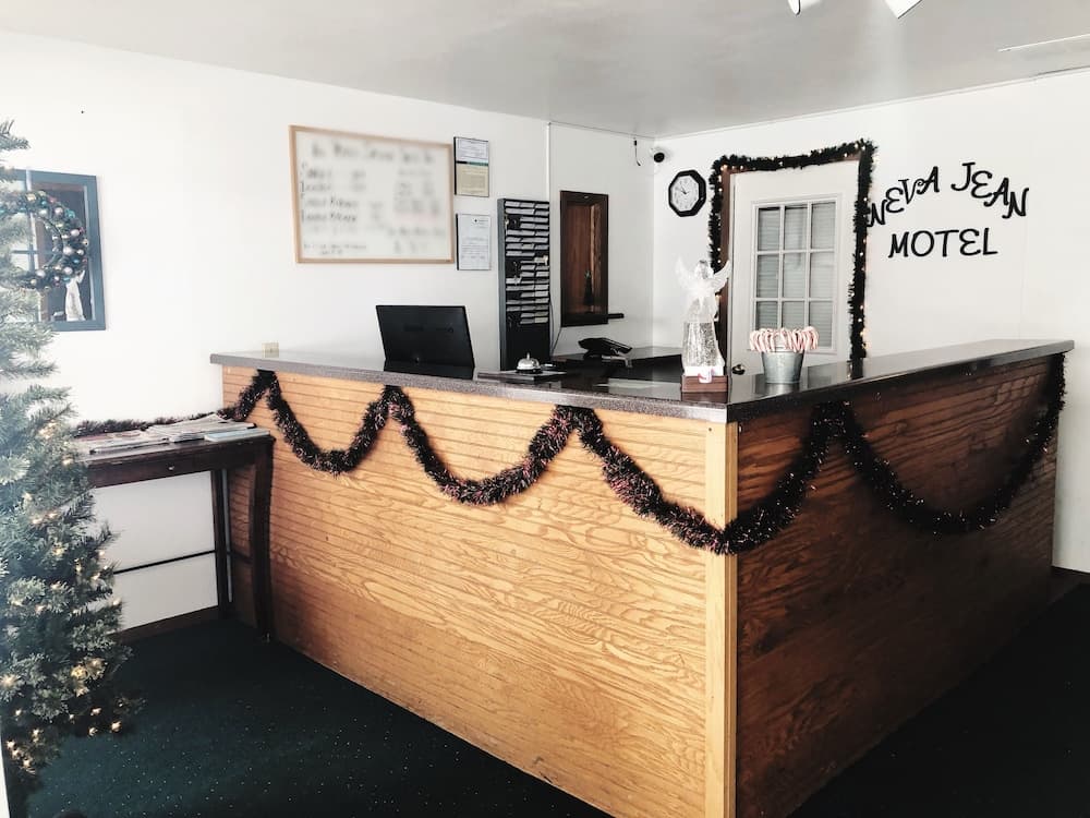 Neva Jean Motel interior in Marshfield, WI — gallery photo 2