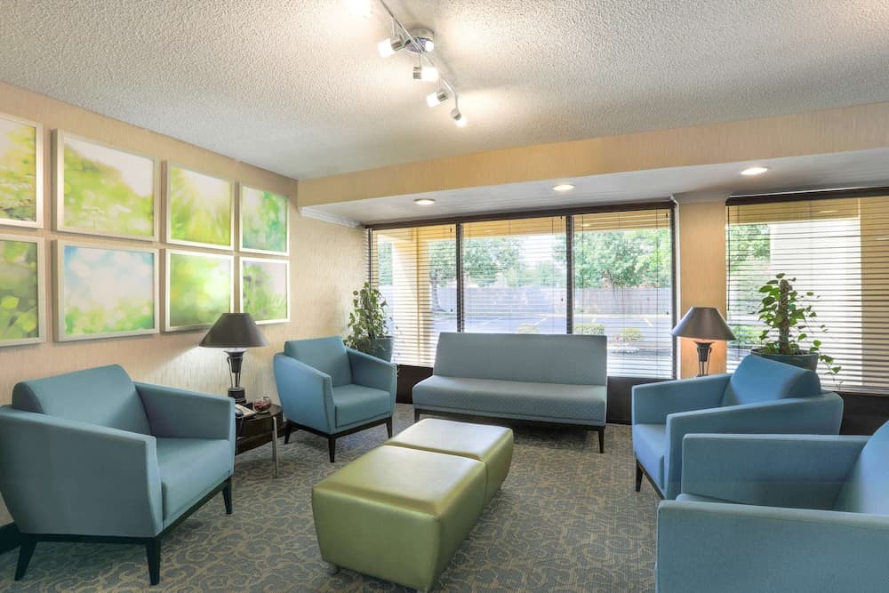 Days Inn by Wyndham Newark Wilmington interior in Newark, DE — gallery photo 2