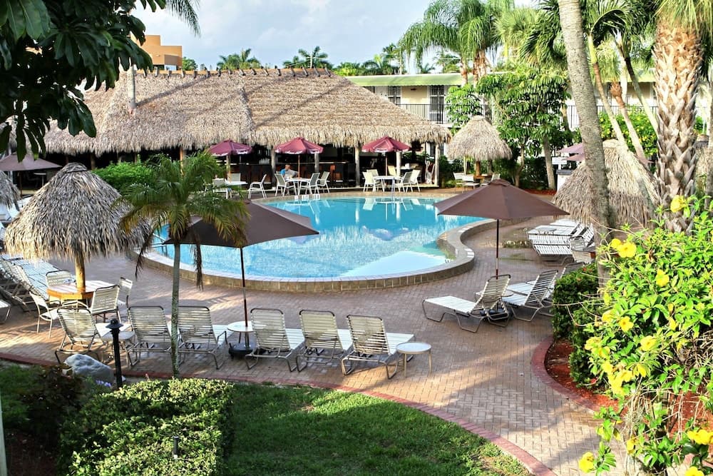 Gulfcoast Inn Naples featured exterior or lobby in Naples, FL — similar hotel