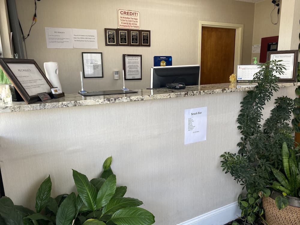 Rodeway Inn interior in Baxley, GA — gallery photo 2