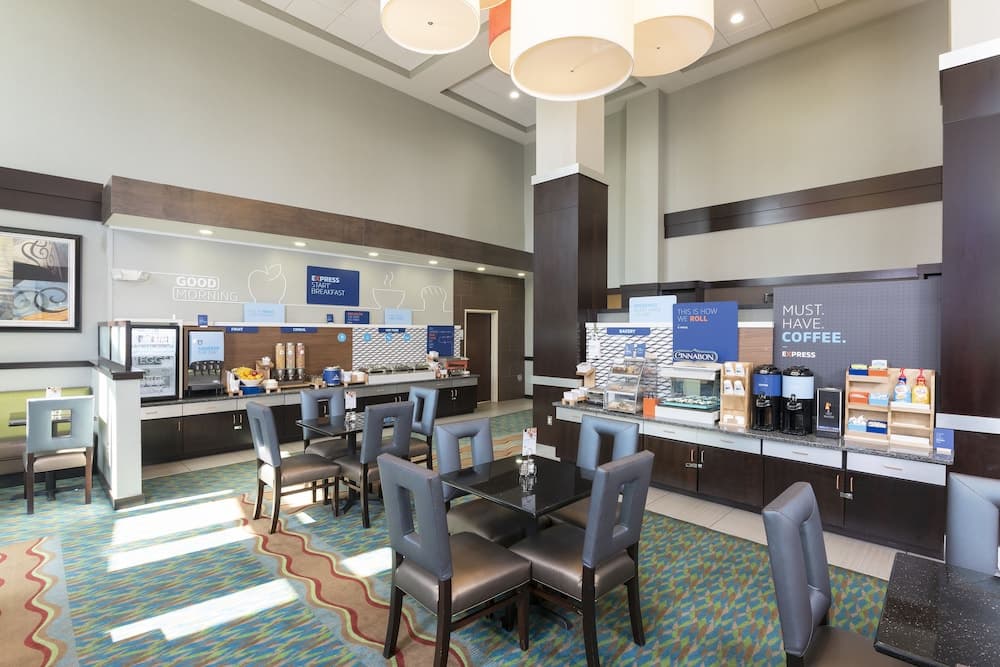 Holiday Inn Express Hotel & Suites New Philadelphia by IHG gallery photo in New Philadelphia, OH — image 42