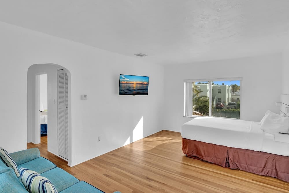 Sea Angel property views in Hollywood, FL — gallery photo 3